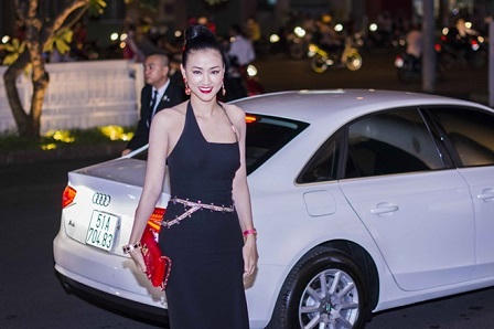 Maya đang mang thai với bạn trai đại gia